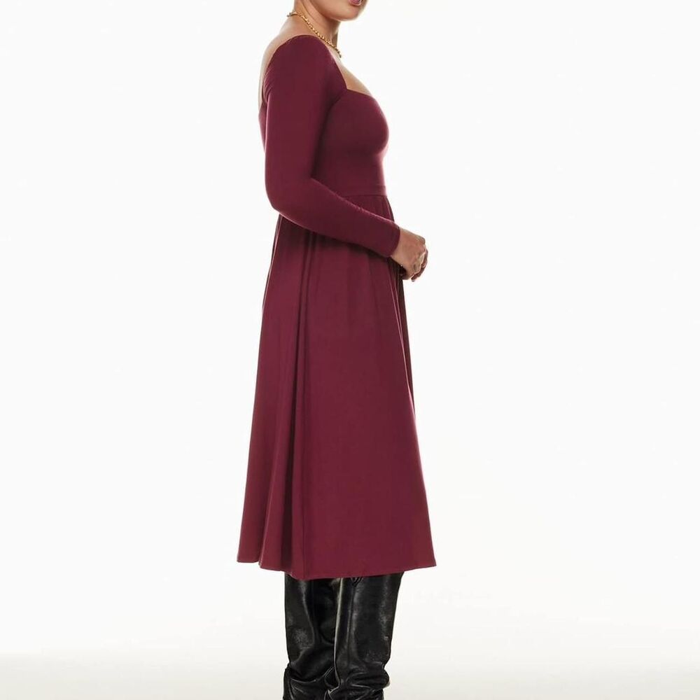 Aritzia Women's Burgundy and Red Dress